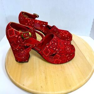 Botticelli 1975 original red bandanna platform. Original owner. Rare shoe 7.5
